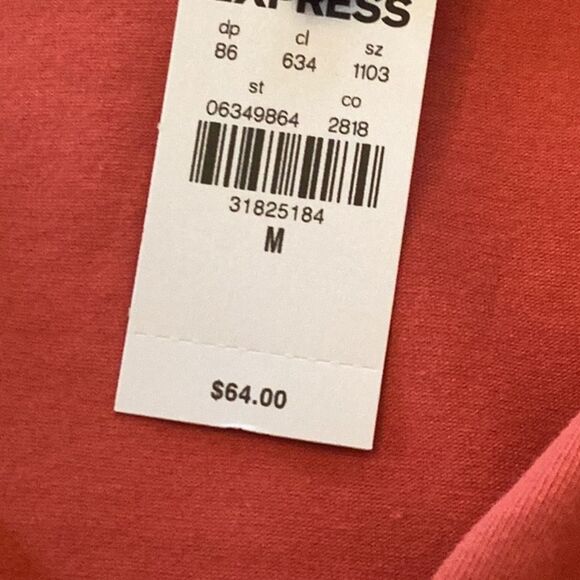 Express Twist Front Top - Picture 5 of 6